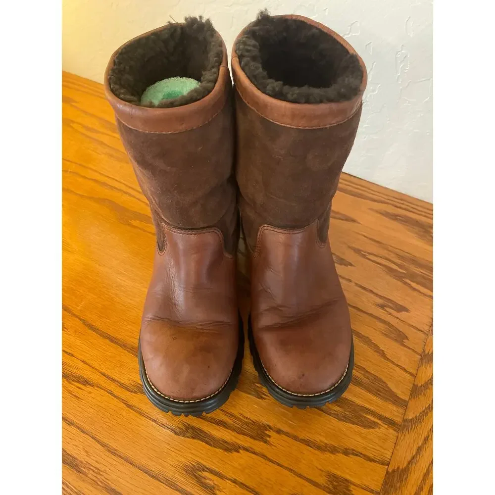 UGG BROOKS BOOT SIZE 8 - Picture 3 of 9